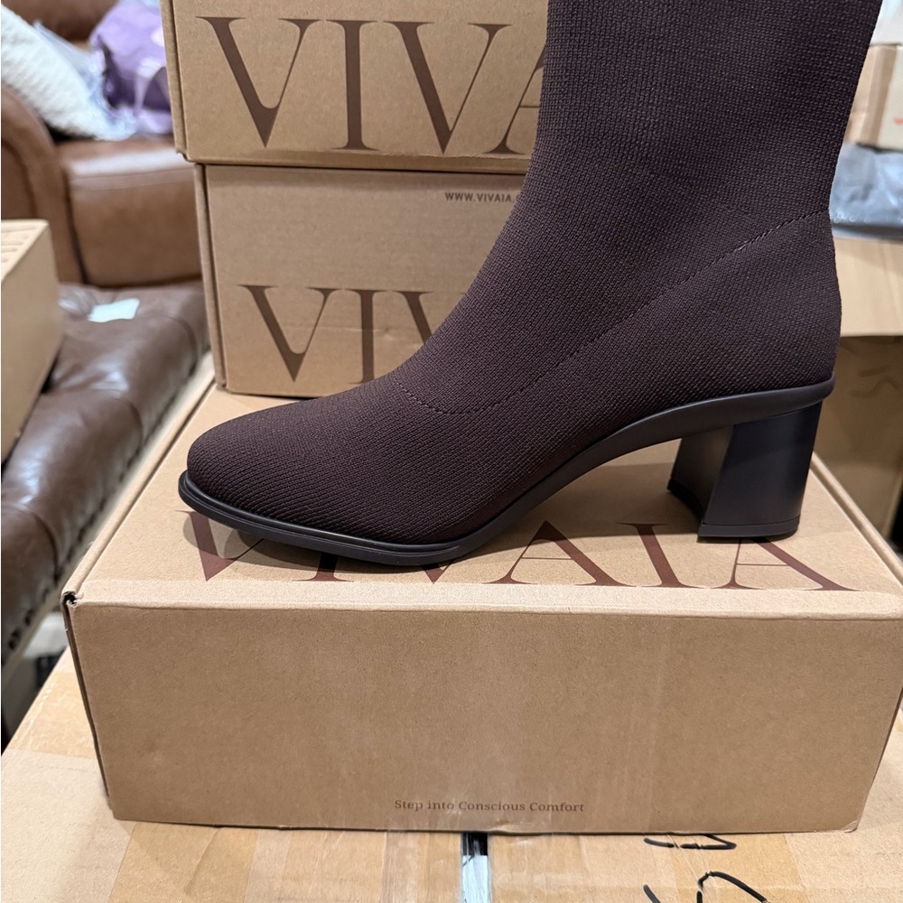 Vivaia Women's Chocolate Heeled Boots